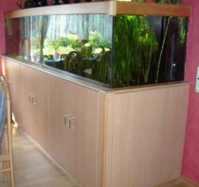 Aquarium mit Buche-Schrank und Zubehör, ca. 1.600 Liter - Aquarium - Fleringen